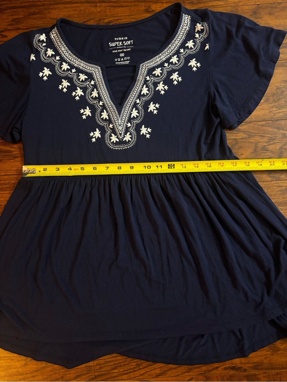 Torrid Super Soft Top Navy Blue White Floral V-Neck Short Sleeve Babydoll Blouse - Picture 3 of 8